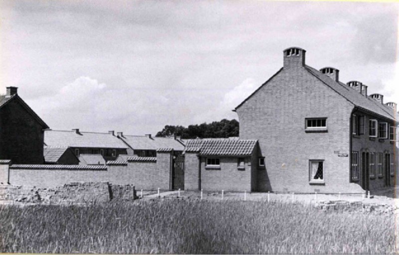 Dinkelstraat nieuwbouw, woningen na de Tweede wereldoorlog gebouwd 1948.jpg