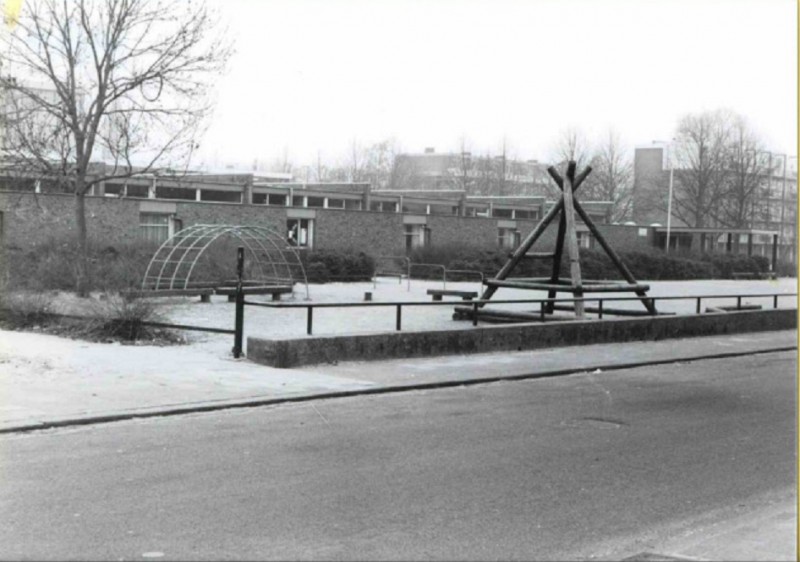 Dr. J. van Damstraat Nr. 55 lagere school.jpg