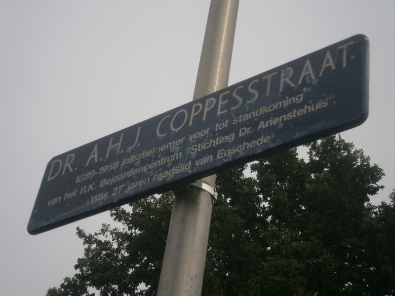 Dr. A.H.J. Coppesstraat straatnaambord.JPG