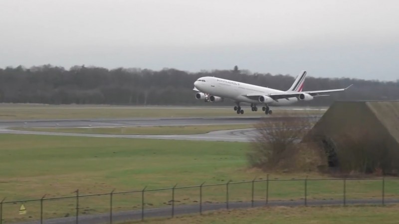 Airbus landt na veel vertraging eindelijk op Airport Twente.jpg