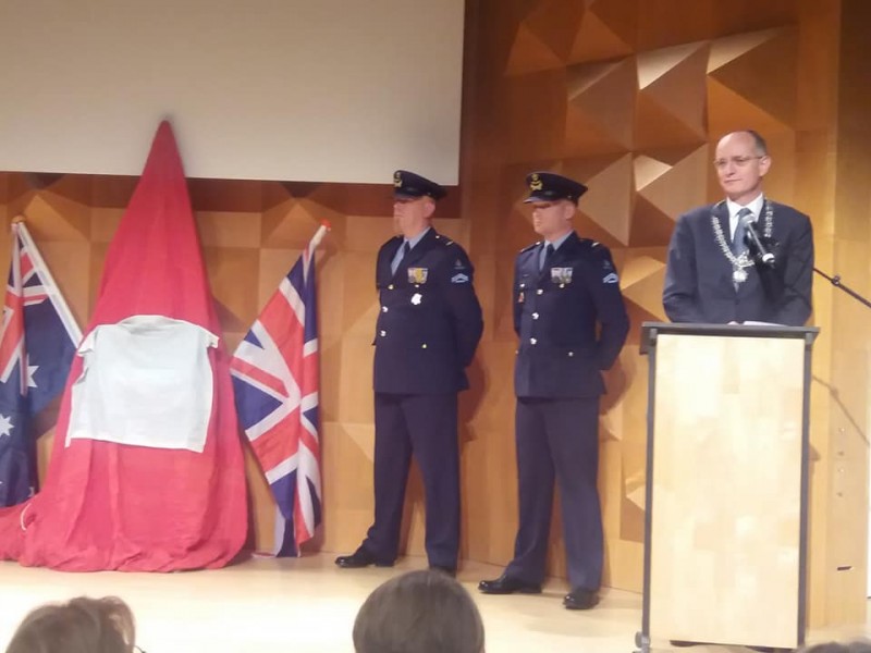 Noorderhagen Muziekcentrum toespraak burgemeester van Veldhuizen bij onthulling plaquette bemanning Lancaster.jpg