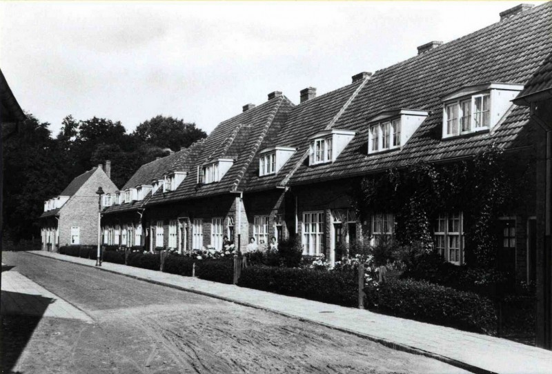 Putterstraat 1925 Richting Nieuwlustpark. Woningtype B, bouwjaar 1924. Architect A.Th.Blom.jpg