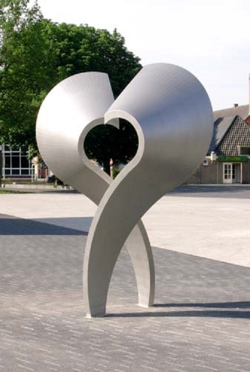 Heldersplein Glanerbrug kunstwerk Hart van kunstenares Irene Bebseler   (2).jpg