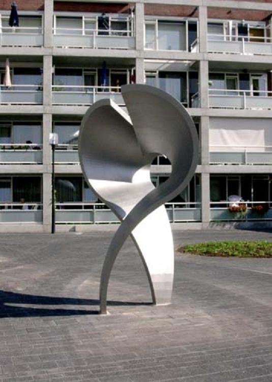 Heldersplein Glanerbrug kunstwerk Hart van kunstenares Irene Bebseler  .jpg