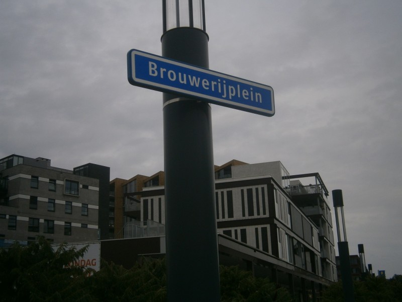 Brouwerijplein straatnaambord (2).JPG