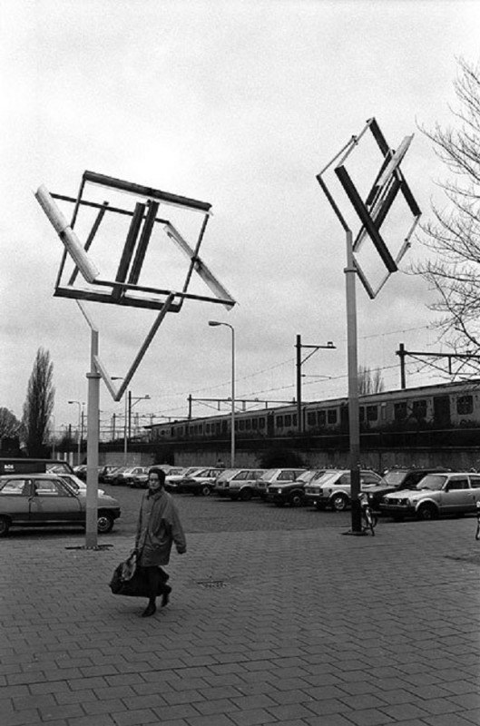 Stationsplein kunstwerk  Excalibur-Pretending.jpg