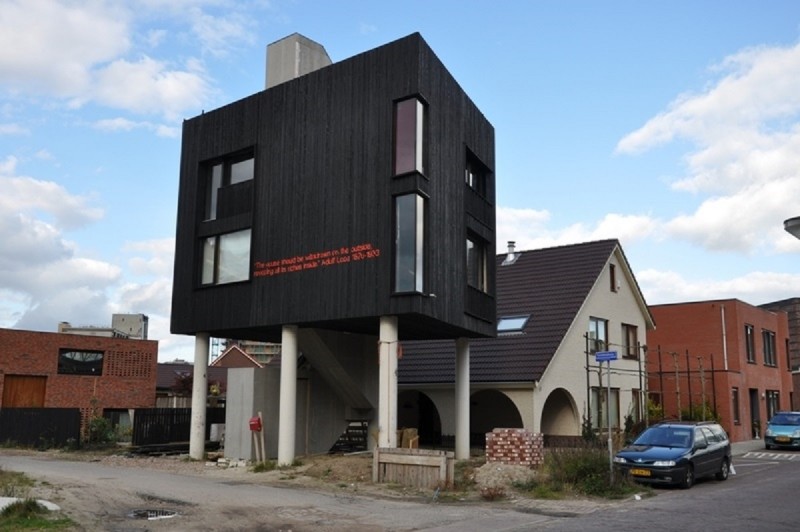 Renbaanstraat huis op palen van architecten Michiel de Wit en Hein Jan Geerdink.jpg