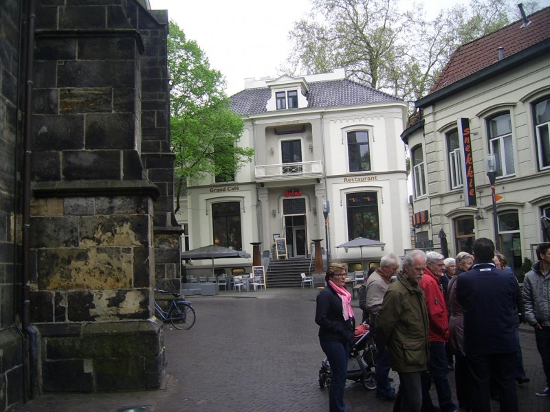 Oude Markt rondleiding stadsbrand 2012. villa van heek met de stoep weer opgebouwd na de stadsbrand.JPG