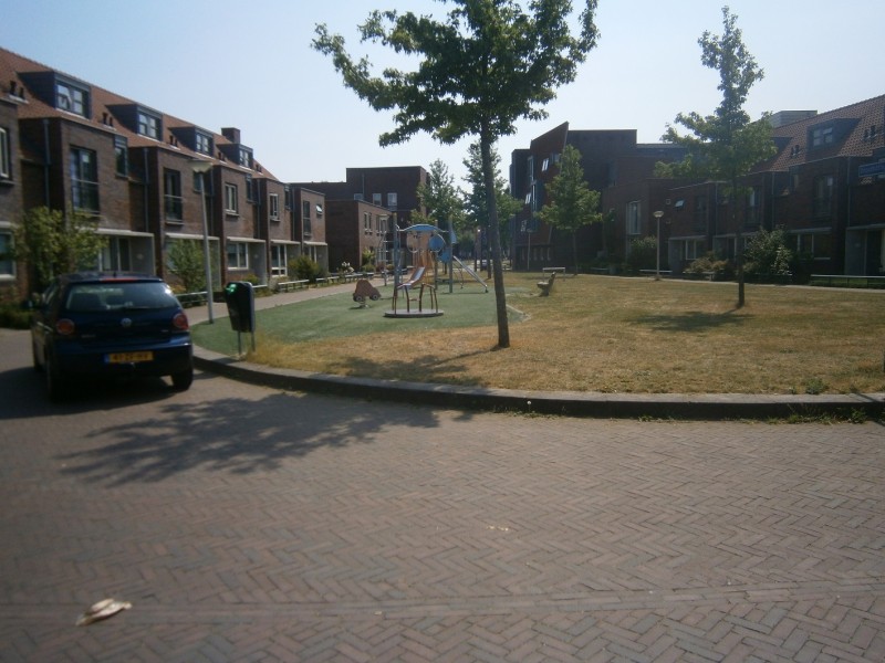 Kroedhòfteplein vanaf Renbaanstraat.JPG