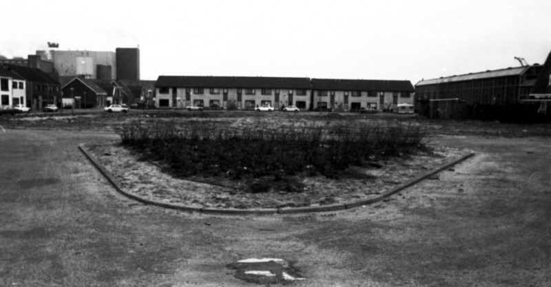 Talmaplein met op de achtergrond de Grolsch bierbrouwerij en rechts machinefabriek Thole.jpg