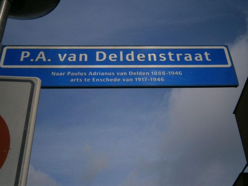 P.A. van Deldenstraat straatnaambord (3).JPG