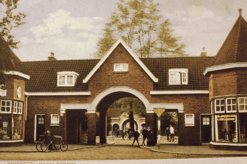 Haaksbergerstraat ingang Pathmos circa 1930.JPG