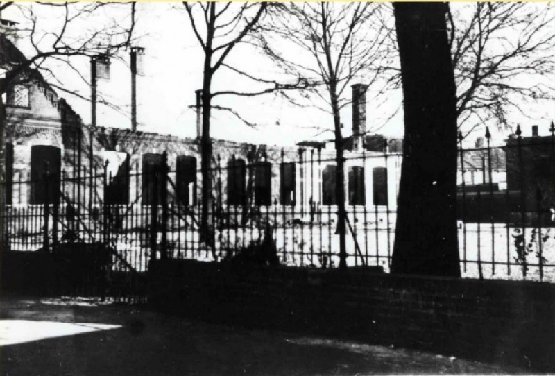 Haaksbergerstraat 95 Hoek Getfertweg de Teerinkschool na bombardement 22-4-1944.jpg