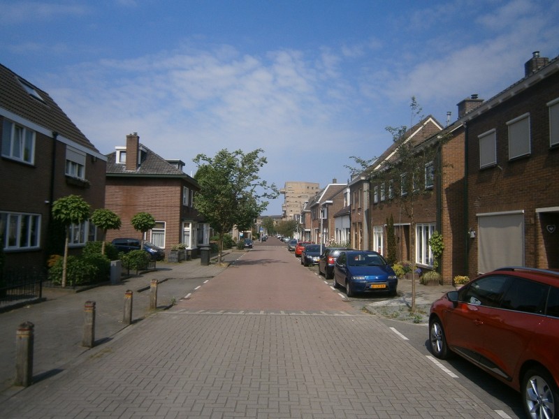 Schurinksweg richting Lonnekerspoorlaan.JPG