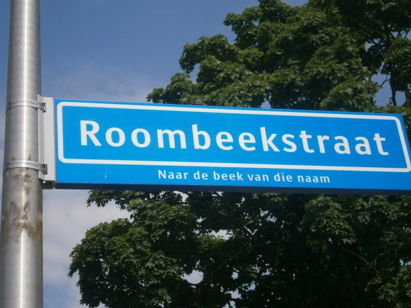 Roombeekstraat straatnaambord (2).JPG