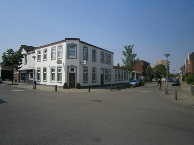 Roomweg hoek Voortsweg cafe Gerritsen.JPG
