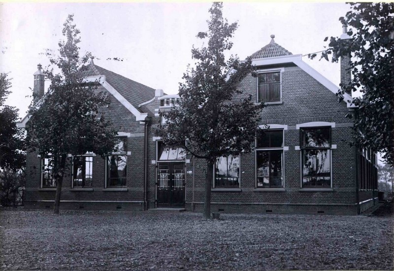 Gronausestraat 827 O.L. school GII (Dolphiaschool) (Glanerbrug) 1930.jpg