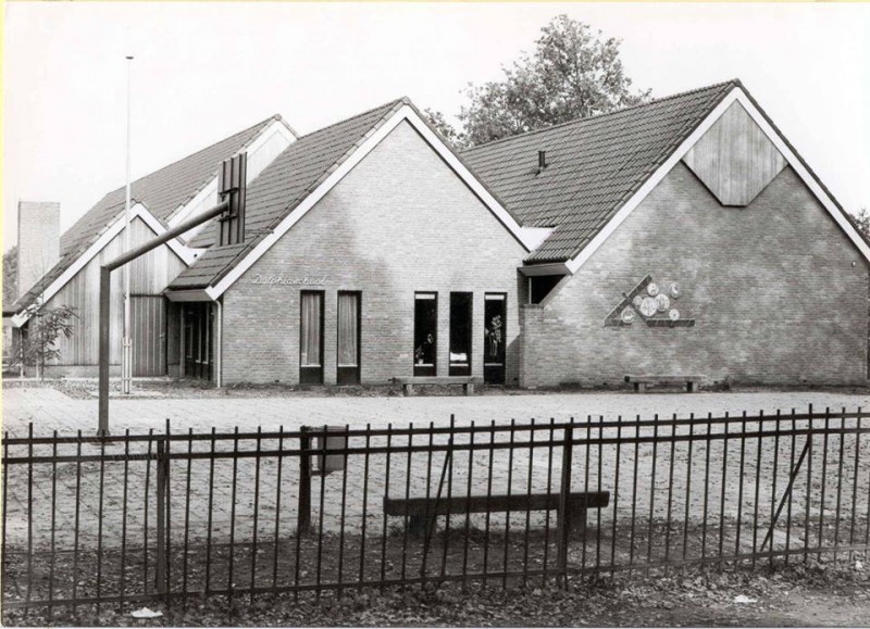 Gronausestraat 827 Dolphiaschool openbare lagere school GII 1981.jpg