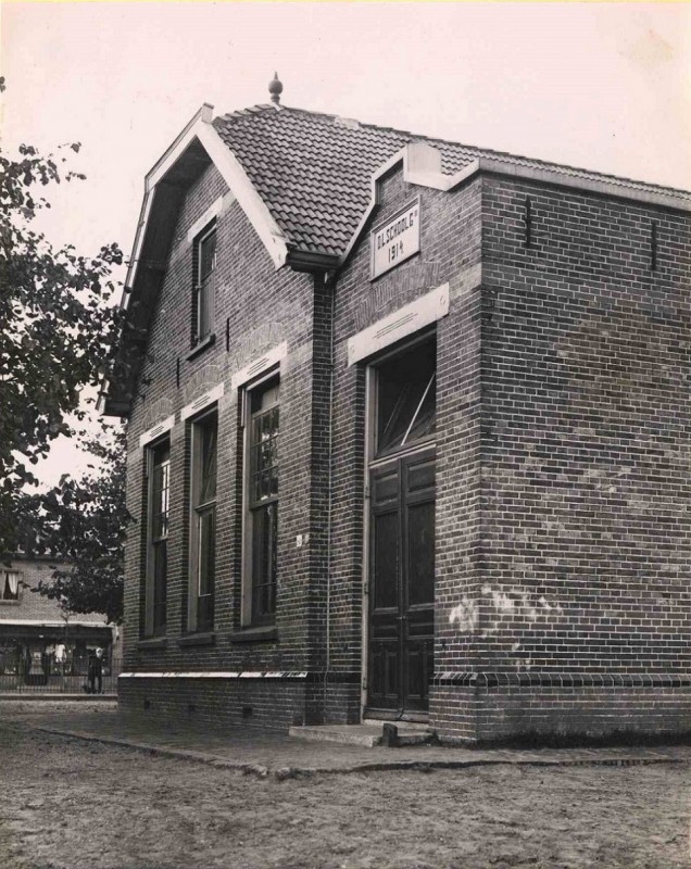 Schipholtstraat 165 Glanerbrug  O.L. school G3  1930.jpg