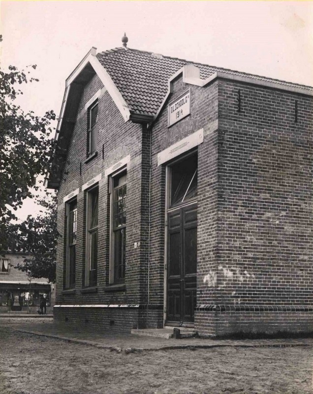 Schipholtstraat 165 Glanerbrug  O.L. school G3  1930.jpg