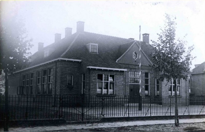 Schipholtstraat 37 Groen van Prinstererschool 1930.jpg