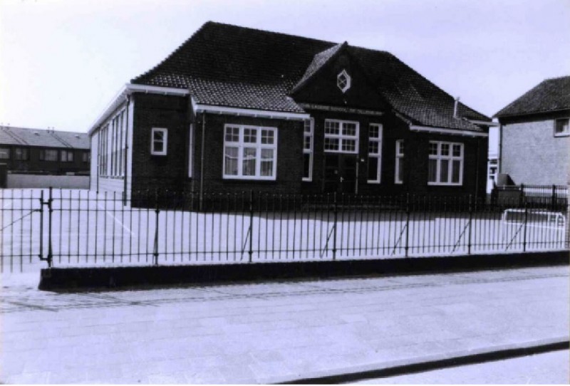 Schipholtstraat 37 Christelijke lagere school De Dillenburg 1975.jpg