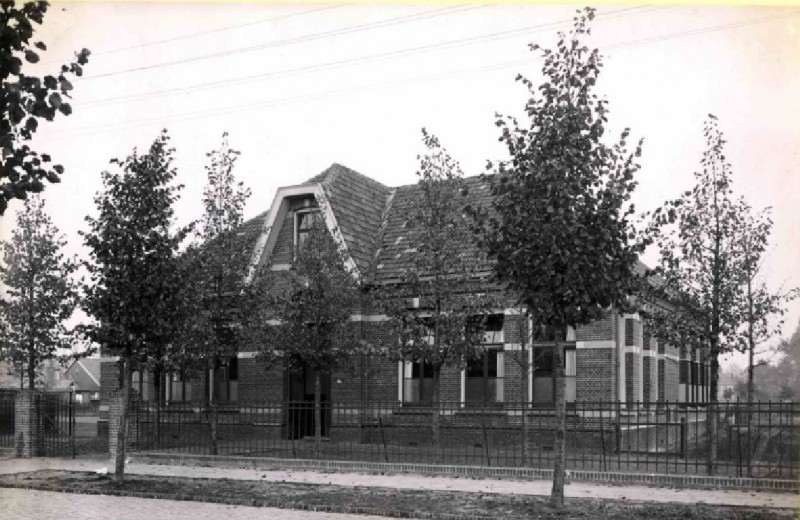 Schoolstraat Glanerbrug 1935 Koningin Wilhelminaschool.jpg