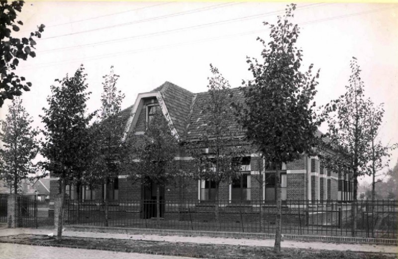 Schoolstraat Glanerbrug 1935 Koningin Wilhelminaschool.jpg