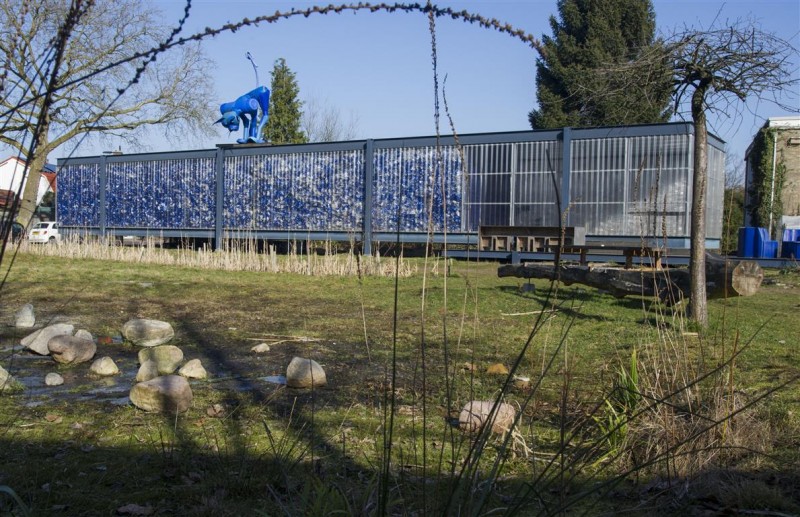 PET paviljoen vrijdag per schip van Enschede naar Hengelo.jpg