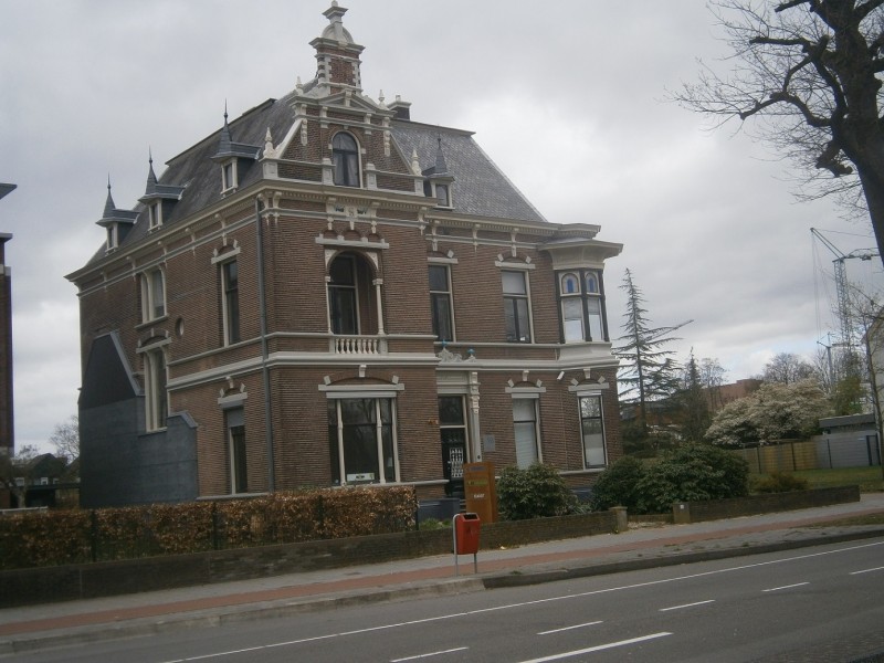 Hengelosestraat 98 stadsvilla is gebouwd in 1896 in opdracht van de textielfabrikant W.H. van Heek (2).JPG