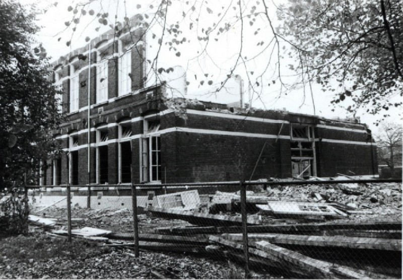 Nieuwe Schoolweg Zeggeltschool na de brand van oktober 1975 (2).jpg