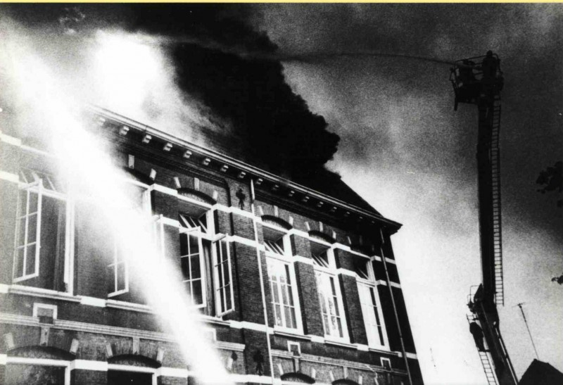 Molenstraat 29-10-1975 De Zeggeltschool in brand.jpg