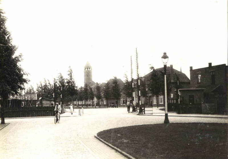 Lasondersingel met in de verte de Lasonderkerk 1925.jpg