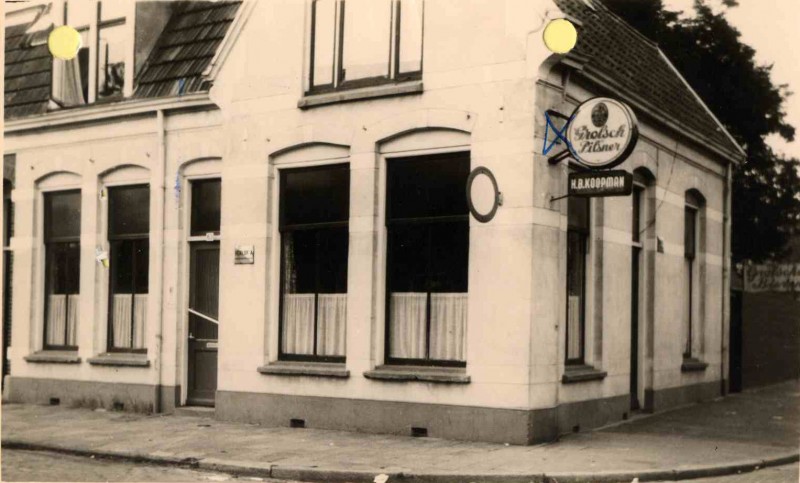 Bentrotstraat 1955 Café Koopman.jpg
