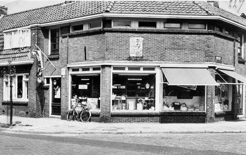 Schouwinkstraat hoek Leemkuilstraat ongeveer 1950.jpg