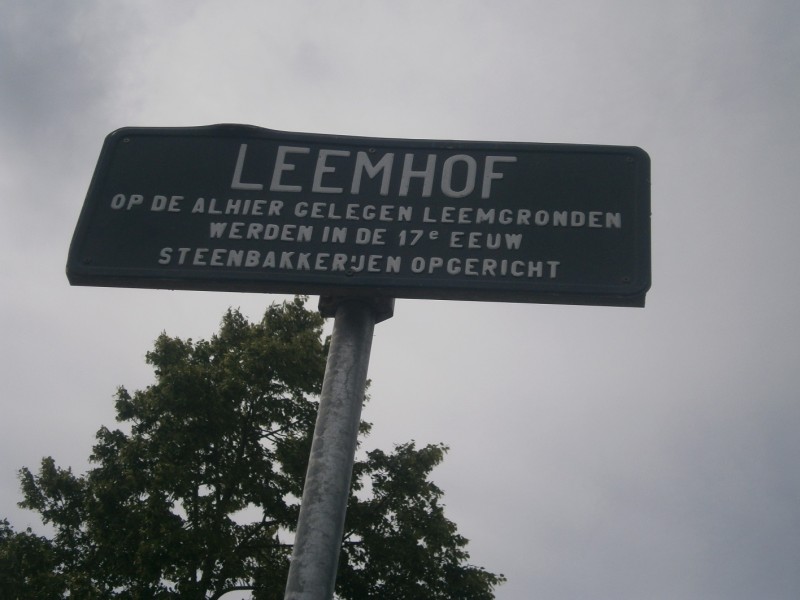 Leemhof straatnaambord (2).JPG