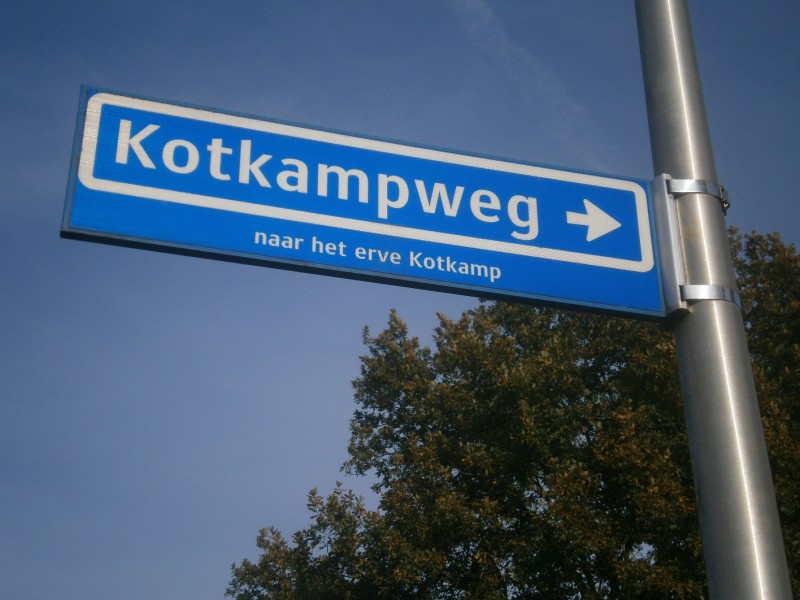 Kotkampweg straatnaambord (2).JPG