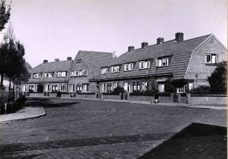 Elshofplein, gezien vanuit de Minkmaatstraat. 1950.jpg