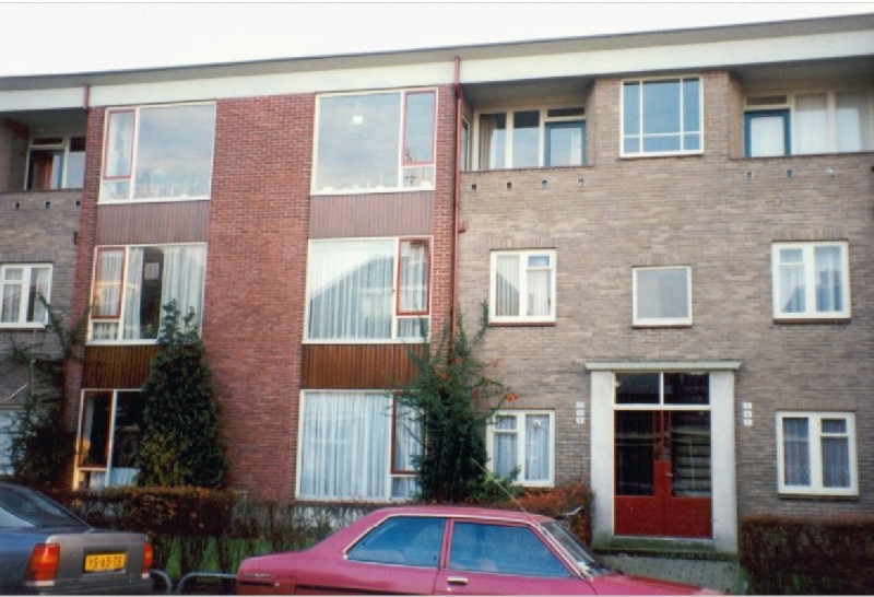 Bentrotstraat 8 Voorzijde portiekflatwoningen.jpg