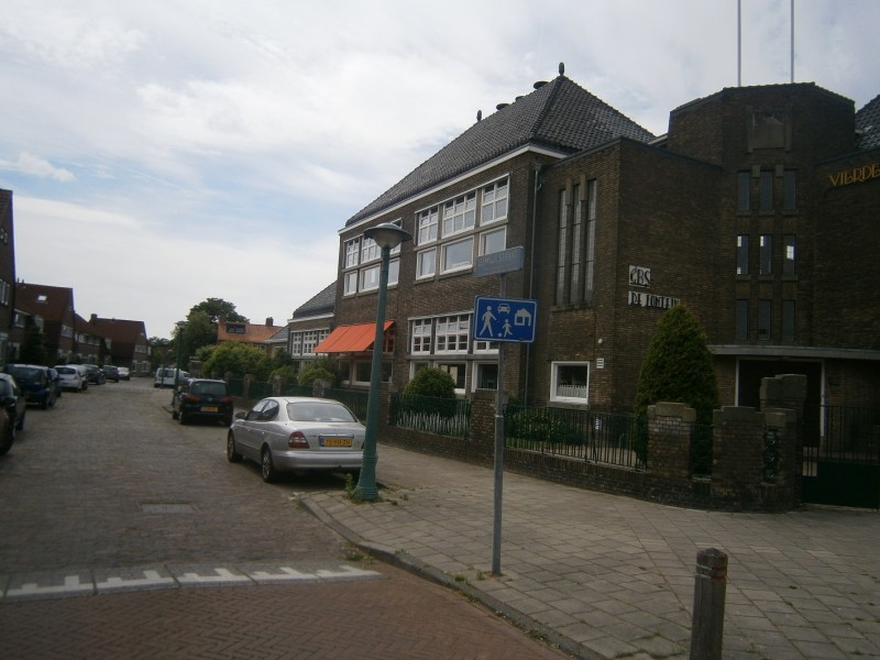 Leemkuilstraat hoek Elshofstraat OBS De Fontein.JPG