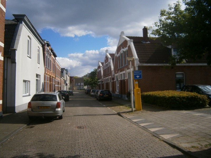 C.J. Snuifstraat richting Lipperkerkstraat.JPG