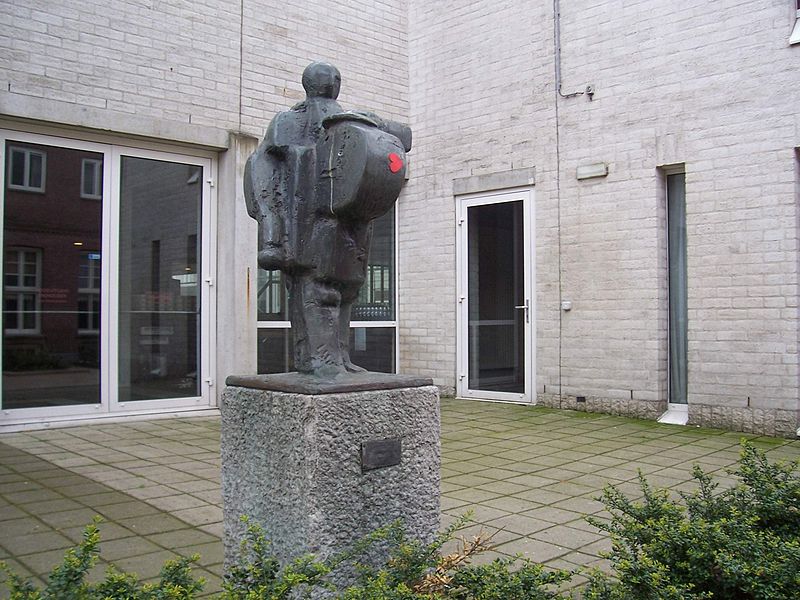 Minkgaarde Muziekcentrum kunstwerk Trommelslager of Tamboer van Gooitzen de Jong.JPG