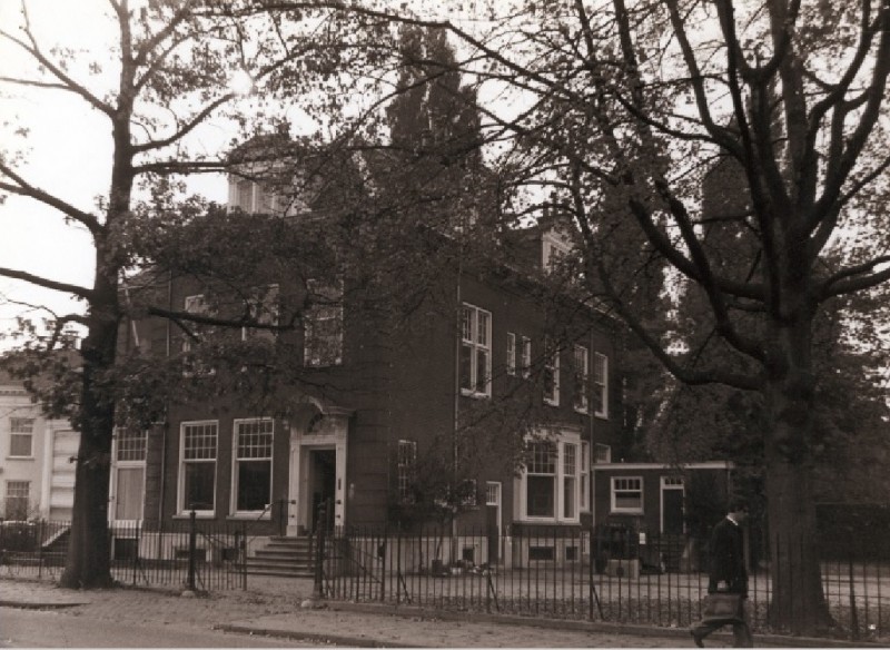 Piet Heinstraat 1 hoek M.H. Tromplaan gebouw Enschedese Schoolvereniging.jpg