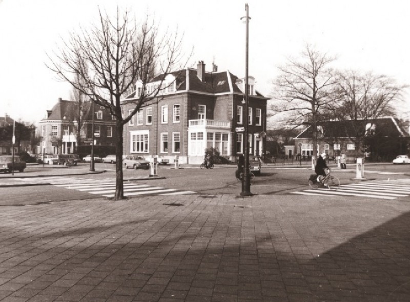 Piet Heinstraat 1 Gebouw van de Enschedese Schoolvereniging (E.S.V.) april 1971.jpg