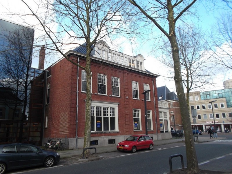 M.H. Tromplaan hoek Piet Heinstraat v.m. gebouw Enschedese School Vereniging.JPG