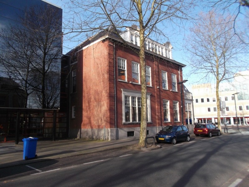 Piet Heinstraat  1 hoek M.H. Tromplaan voormalig ESV gebouw (2).JPG