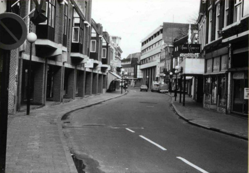 Hengelosestraat nu Korte Hengelosestraat  1975 Joop Kist, Alfons Kempers enz.jpg