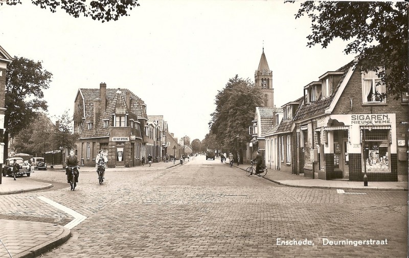 Deurningerstraat de Vijfsprong vroeger met Mariakerk.jpg