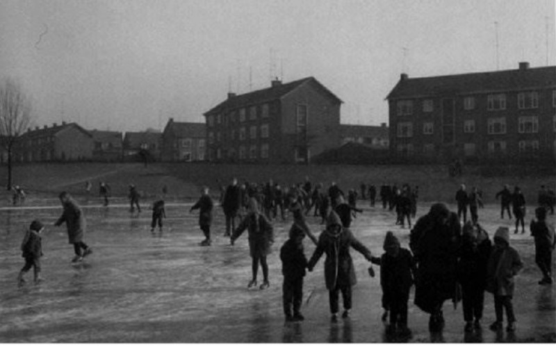 Dotterbloemstraat Roberskom vijver schaatsen.jpg