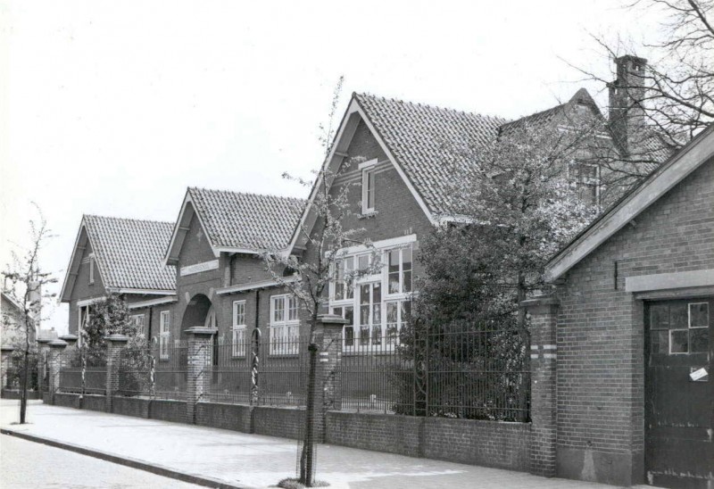 Madoerastraat Madoeraschool openbare lagere school vanaf 1973 LOM school De Ark nu Panta Rhei College.jpg